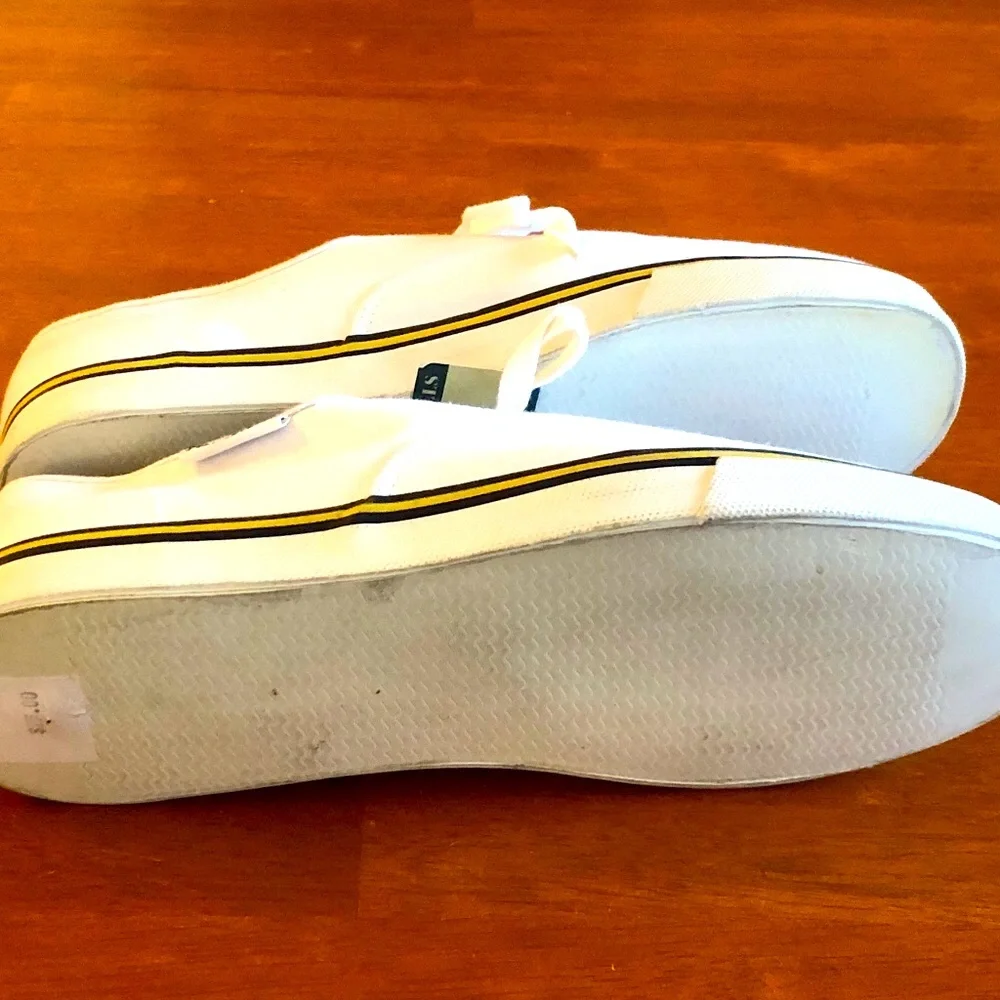 NWT - BEVERLY HILLS POLO CLUB ATHLETIC SHOES - 11